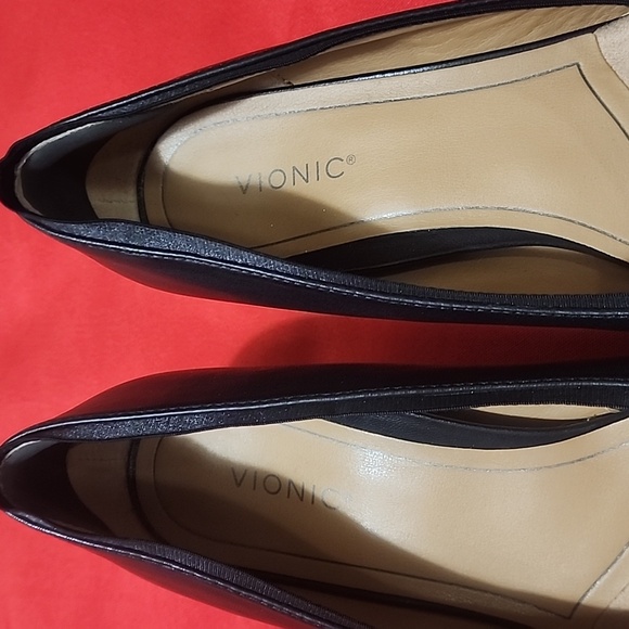 Vionic Women's Classic Black Pointed Flats - Picture 9 of 12
